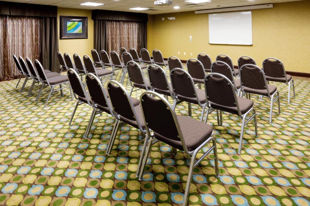 Holiday Inn Express and Suites Limerick-Pottstown an IHG Hotel image 13