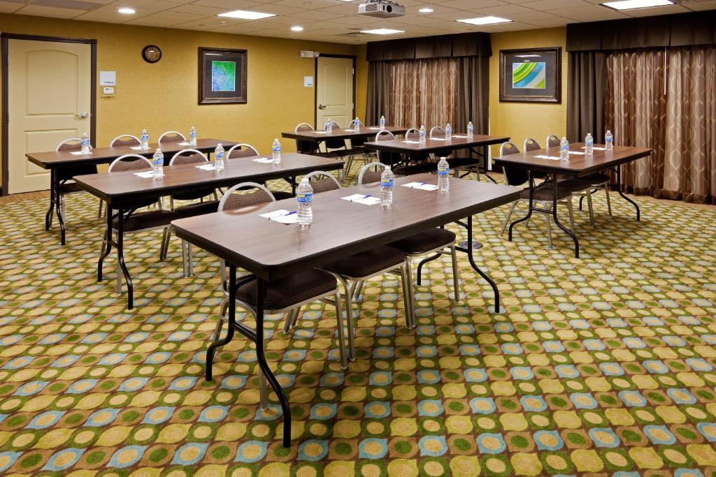 Holiday Inn Express and Suites Limerick-Pottstown an IHG Hotel image 20